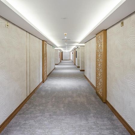 Taiba Suites Madinah Medina Exteriör bild A corridor at the hotel
