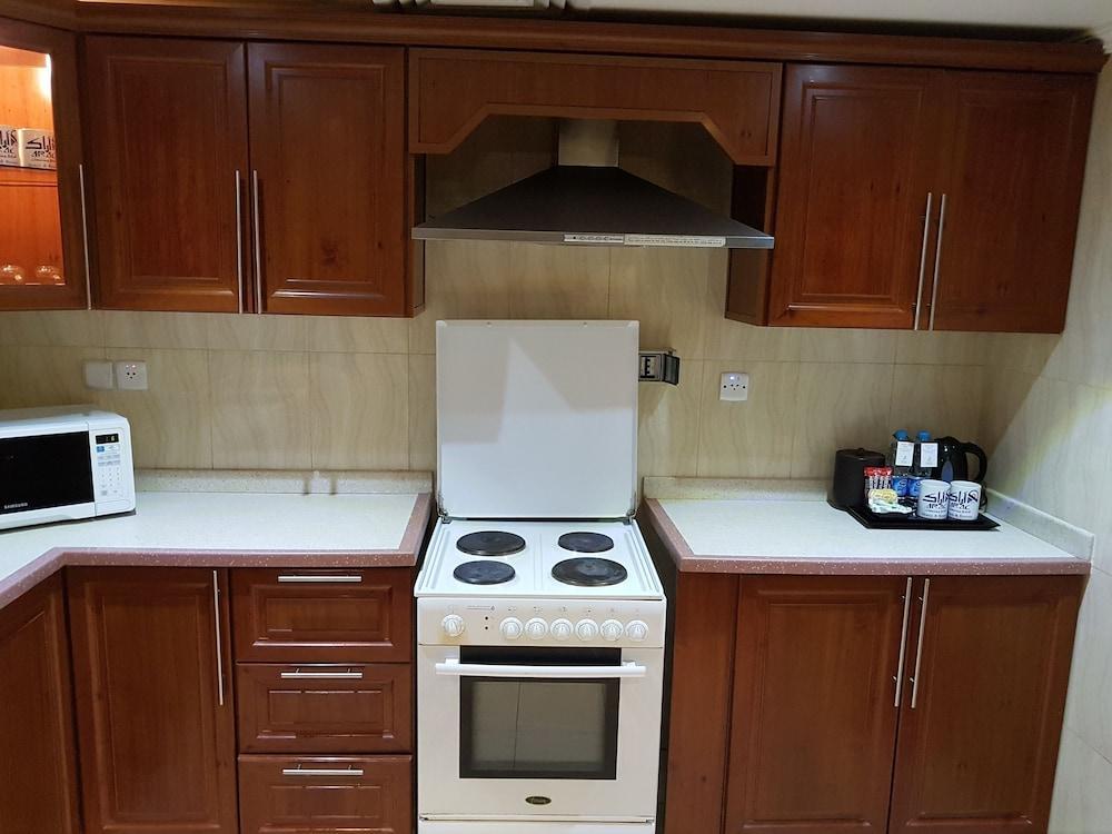 Taiba Suites Madinah Medina Exteriör bild A typical kitchen