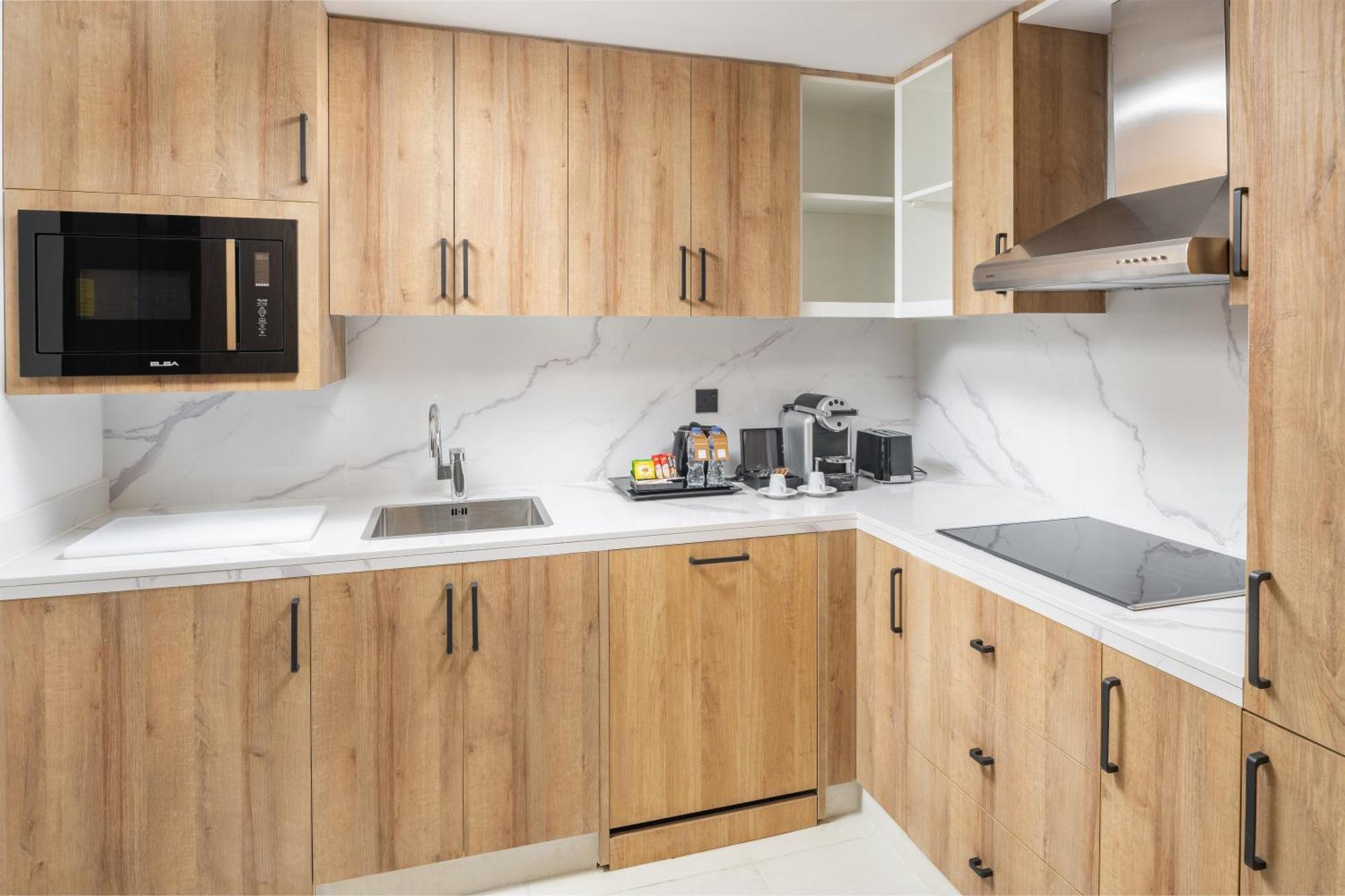 Taiba Suites Madinah Medina Exteriör bild A modern kitchen