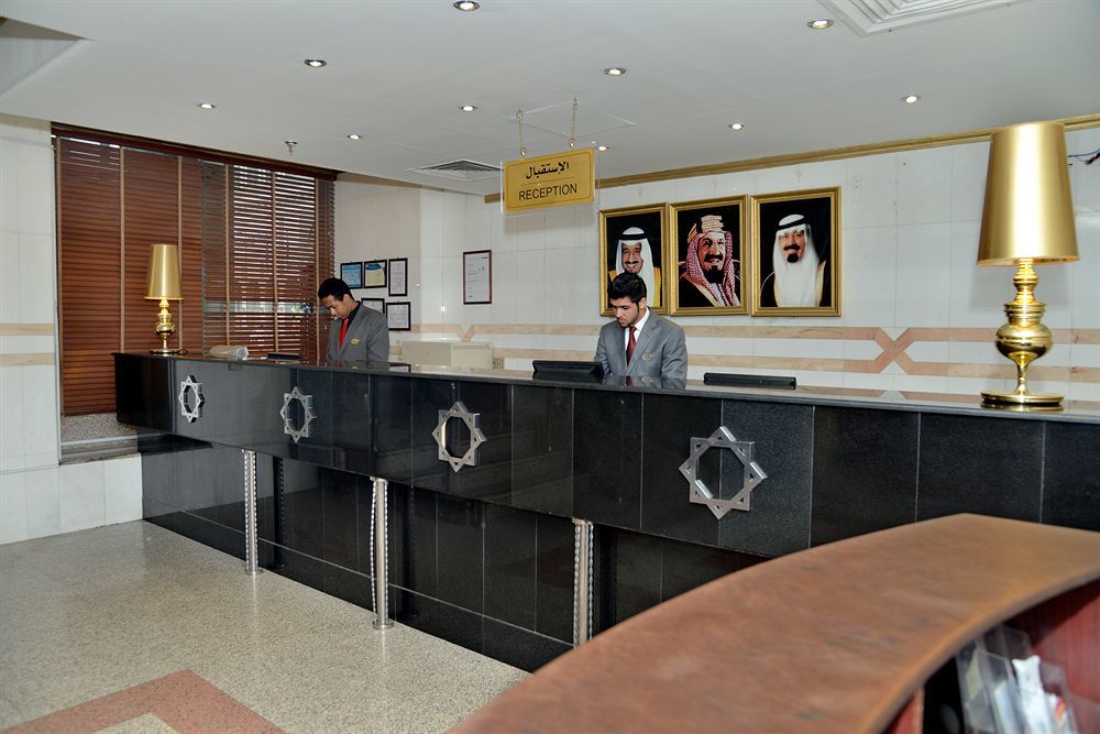 Taiba Suites Madinah Medina Exteriör bild Reception desk at a hotel