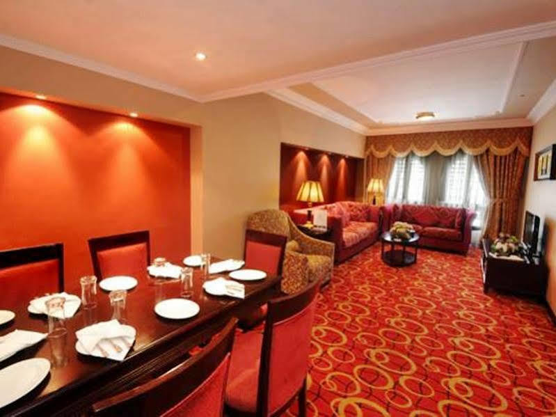 Taiba Suites Madinah Medina Exteriör bild Suite