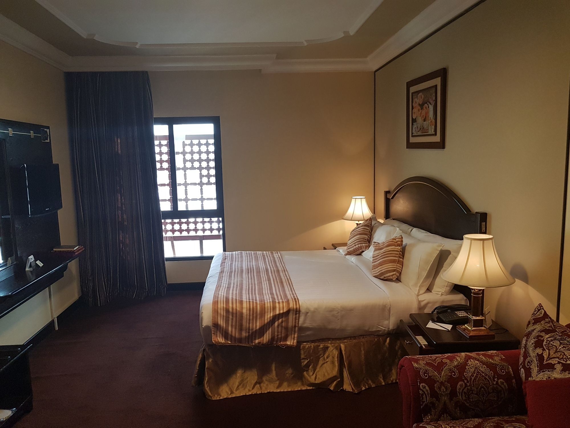 Taiba Suites Madinah Medina Exteriör bild A room at the hotel