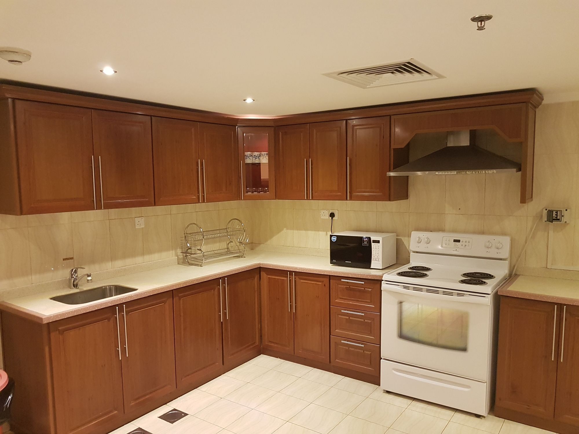 Taiba Suites Madinah Medina Exteriör bild A modern kitchen