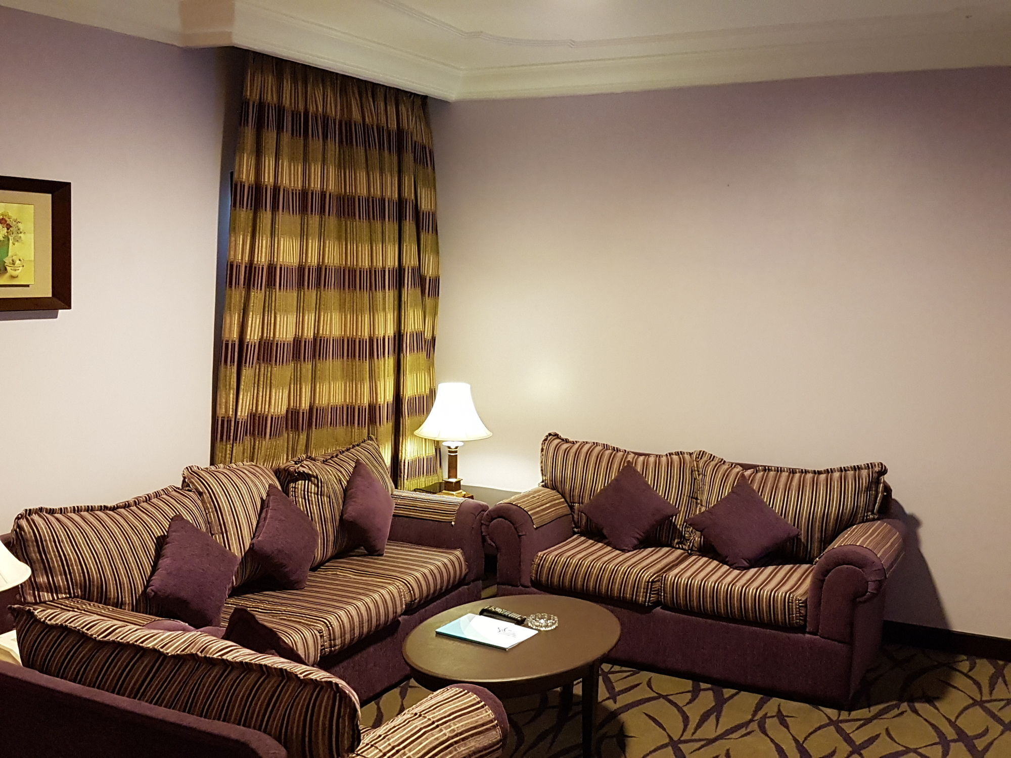 Taiba Suites Madinah Medina Exteriör bild A living room