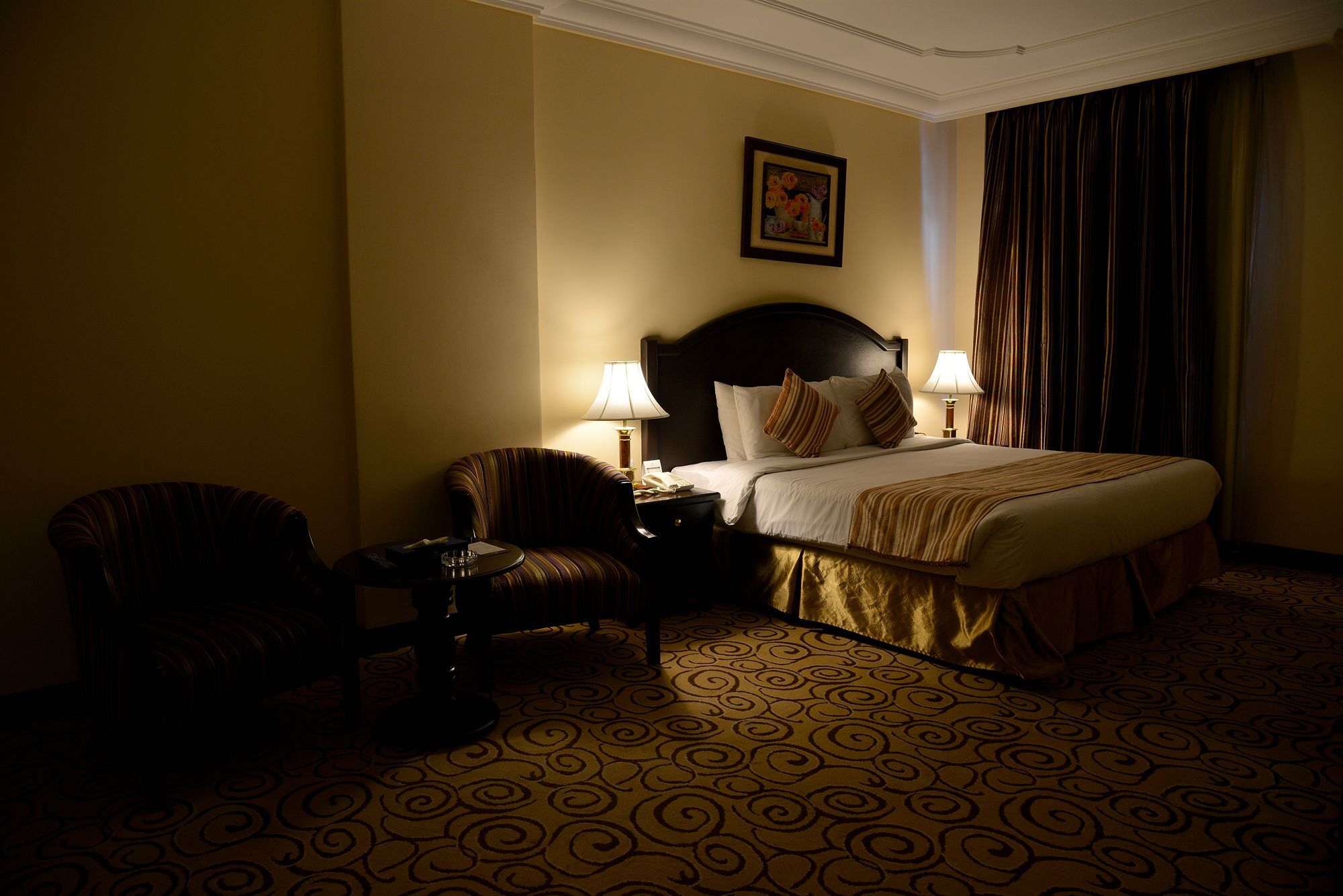 Taiba Suites Madinah Medina Exteriör bild A room at the hotel