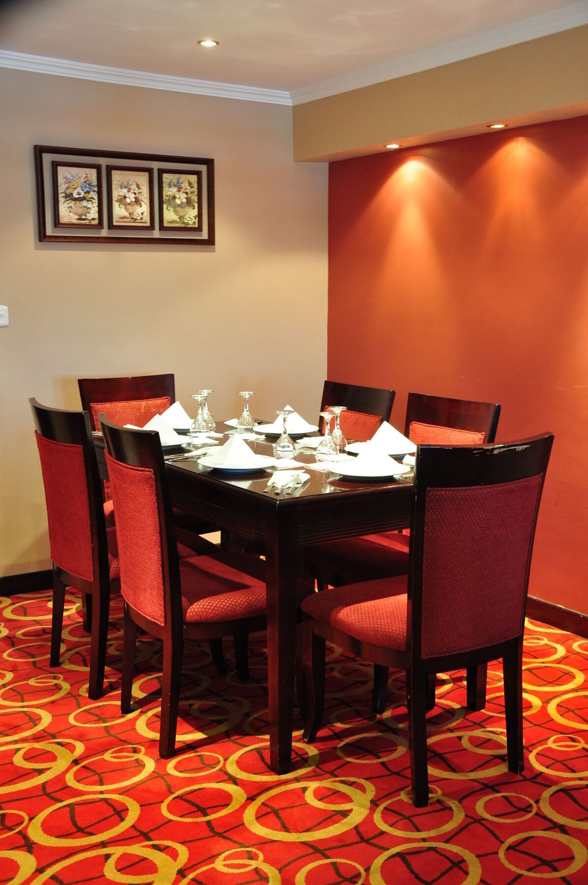 Taiba Suites Madinah Medina Exteriör bild A dining table