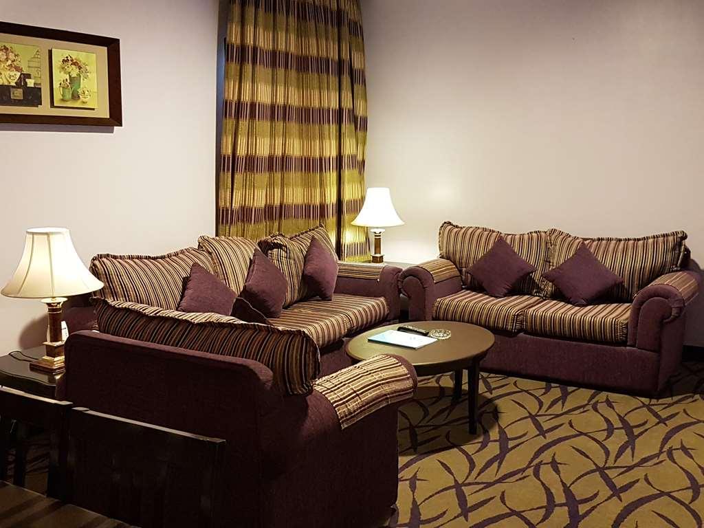 Taiba Suites Madinah Medina Rum bild A living room